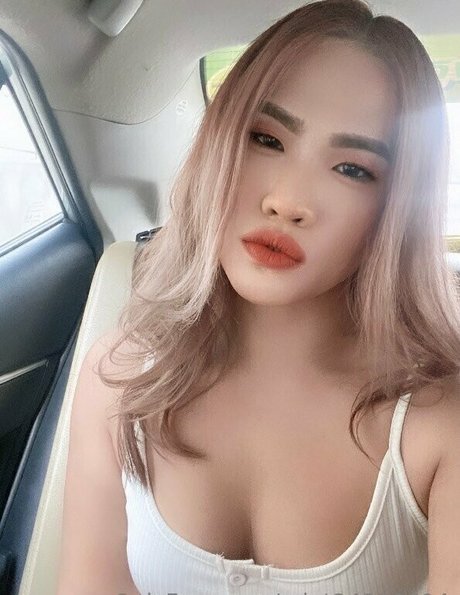 大きな黒い猫OnlyFans ホットヌード 写真