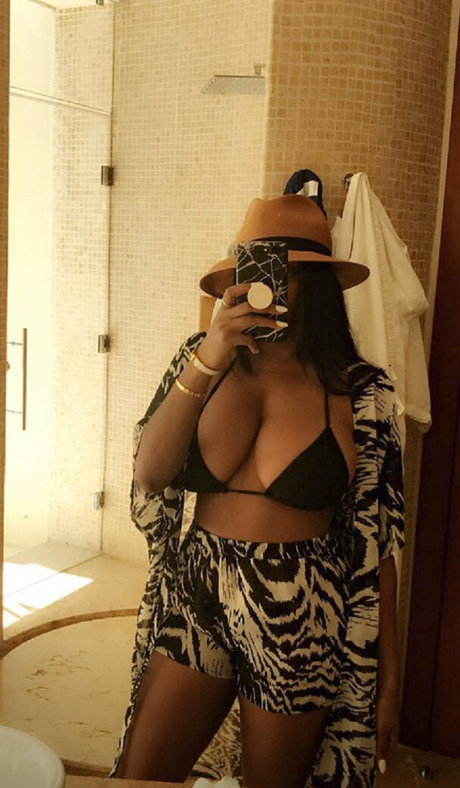 セクシーなブロンドのOnlyFans セクシー裸 画像