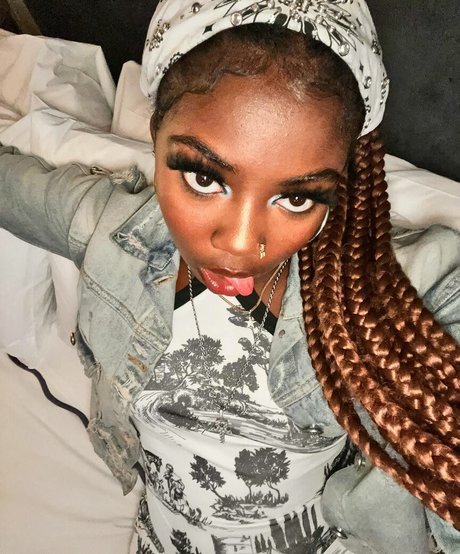 Alijahkai 裸のモデル 画像