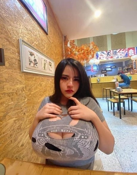 Nisachon Yoothai 裸のモデル 写真