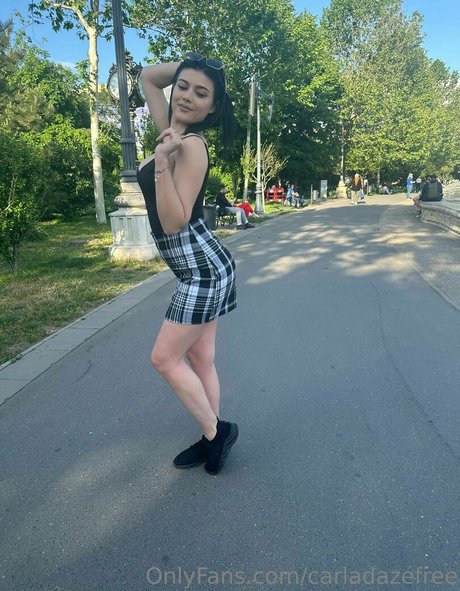 carladazefree セクシーモデル 写真