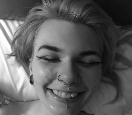 おばあちゃんの巨乳OnlyFans ヌード ギャラリー