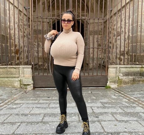 痩せた金髪の熟女OnlyFans 無料 写真