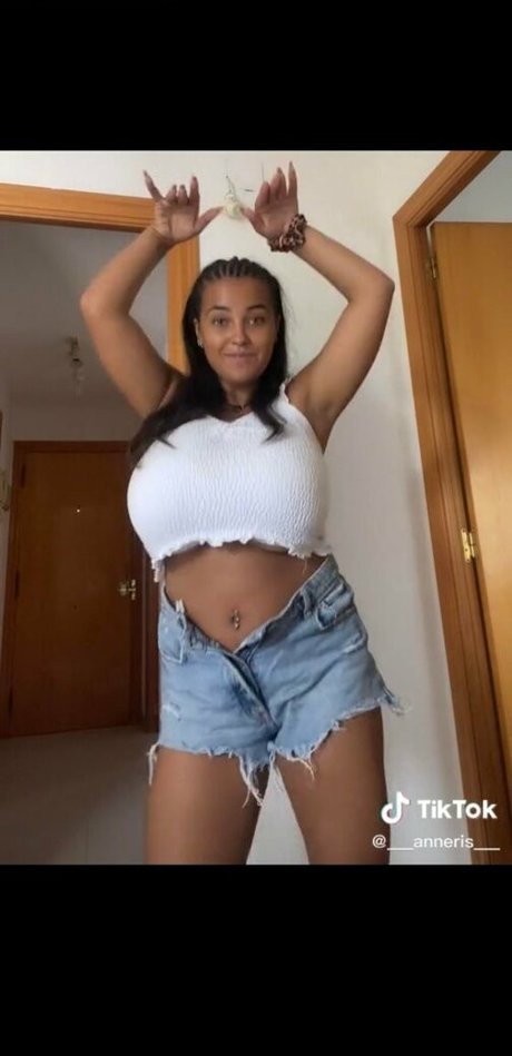 Anneris18 アダルトモデル 画像