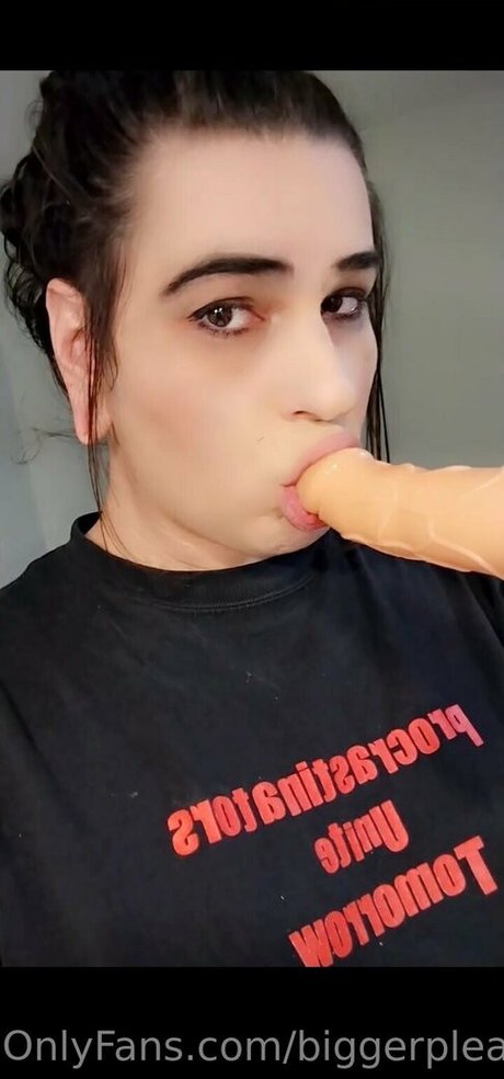 biggerplease ポルノ女優 写真