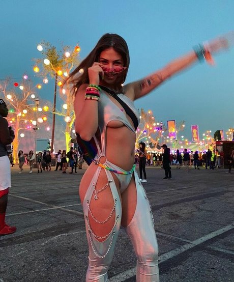 Emmily Mello かわいいポルノスター 画像