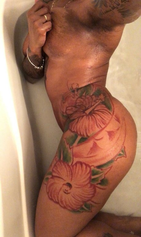 細身の巨乳OnlyFans ポルノグラフィック 画像