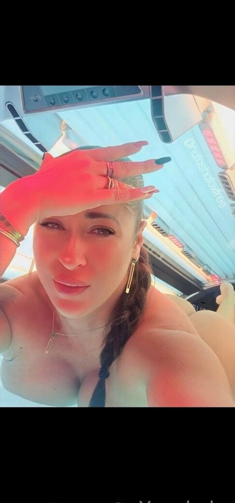 痩せた金髪の熟女OnlyFans セクシーヌード 画像