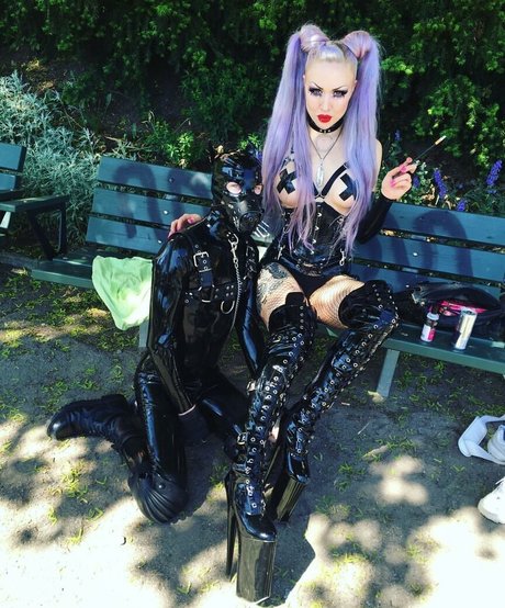 母乳オンリーファン ポルノグラフィック 写真