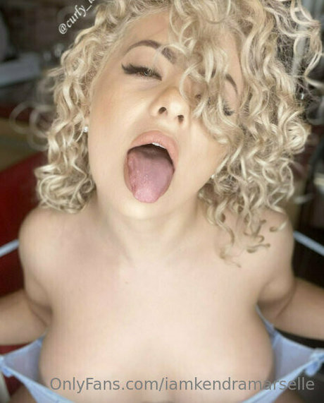 若いティーンのOnlyFans アダルト 写真