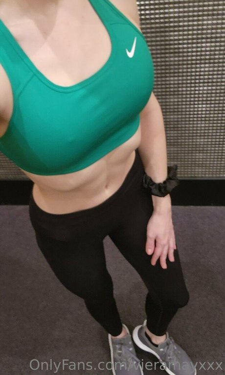 母乳オンリーファン ヌード 写真