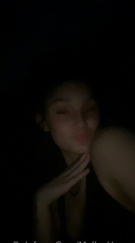 mellyshours ポルノスター ホット 写真