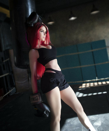 Angie Strelnikova 裸のスター 写真