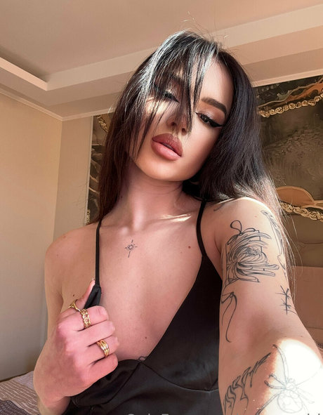 selena girl ポルノモデル 写真