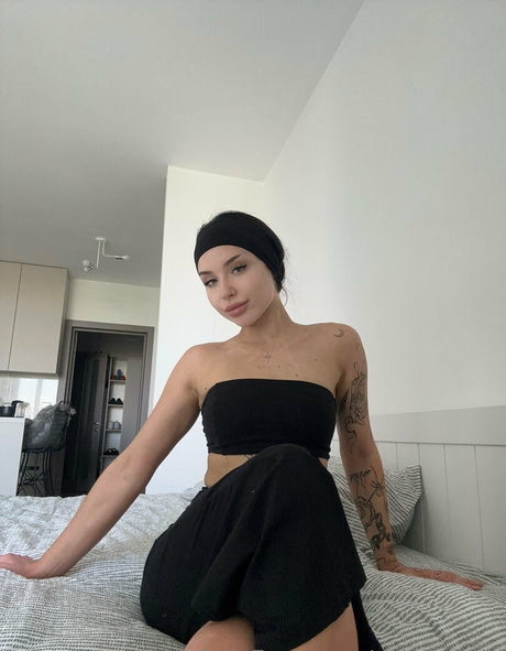 selena girl セクシー女優 ギャラリー