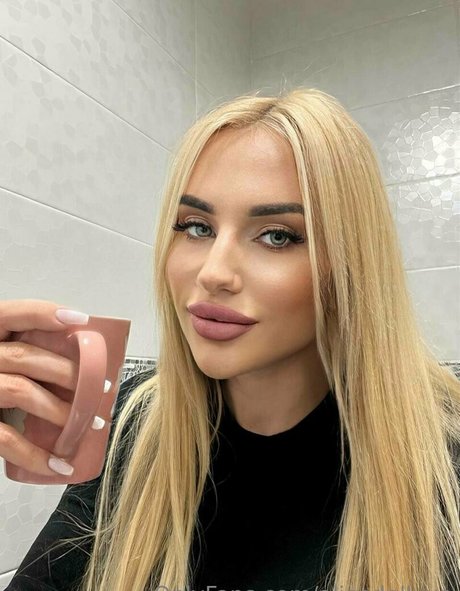 alicedollyua 完璧なモデル 写真