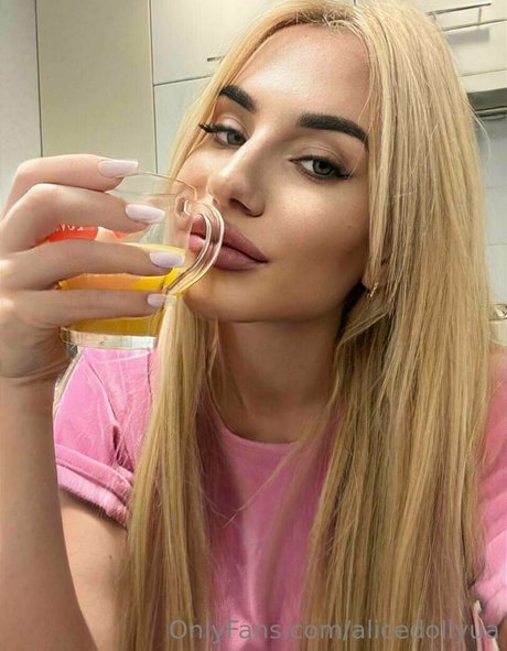 alicedollyua アダルトスター 写真