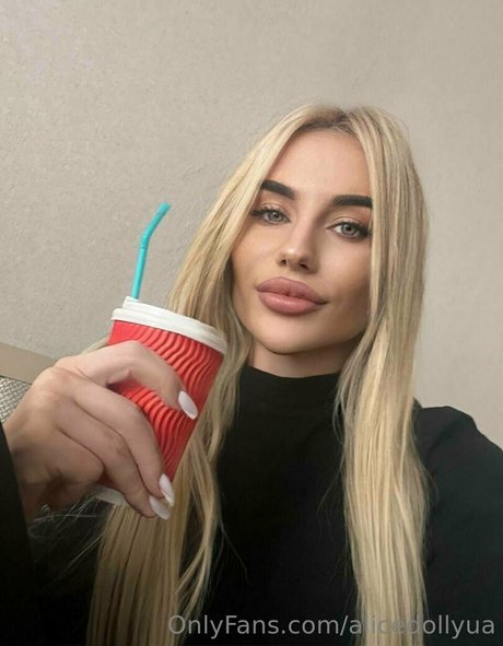 alicedollyua ヌードモデル 写真