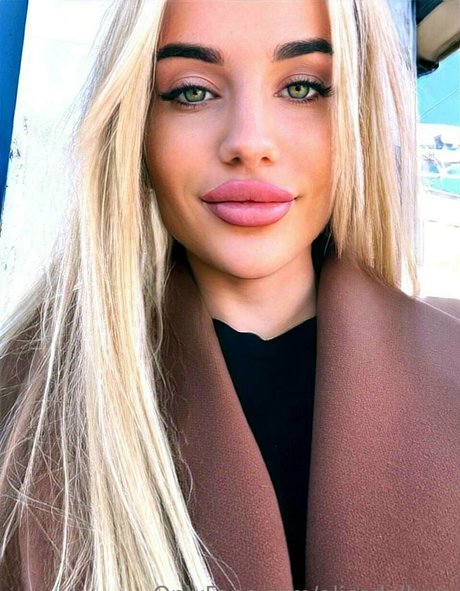 alicedollyua セクシーなポルノスター 画像