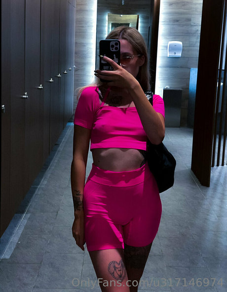 客室乗務員 OnlyFans アダルト 写真