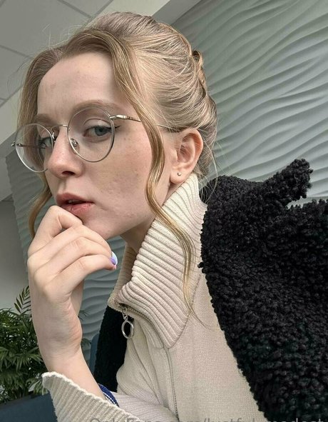 lustful modest アダルトモデル 画像