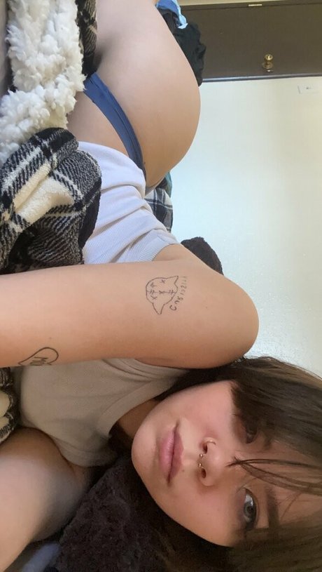 nikkiinatural エロティックなモデル ギャラリー