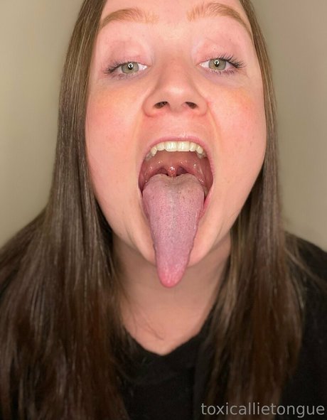 toxicallietongue 高品質モデル 写真
