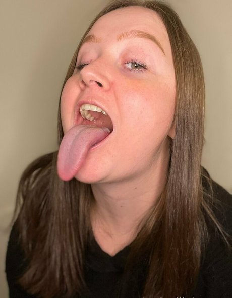 toxicallietongue 美しいポルノスター 写真