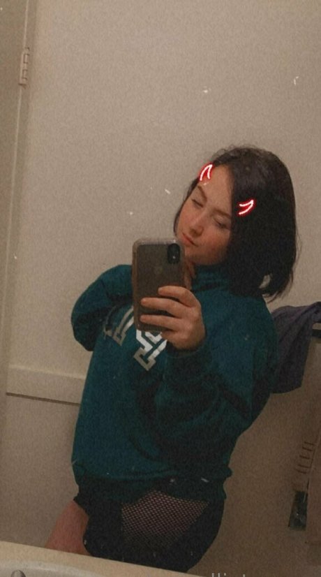 toxicallietongue エロティックなモデル 写真