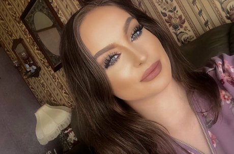 brunetteheadbaddie ポルノスター 写真