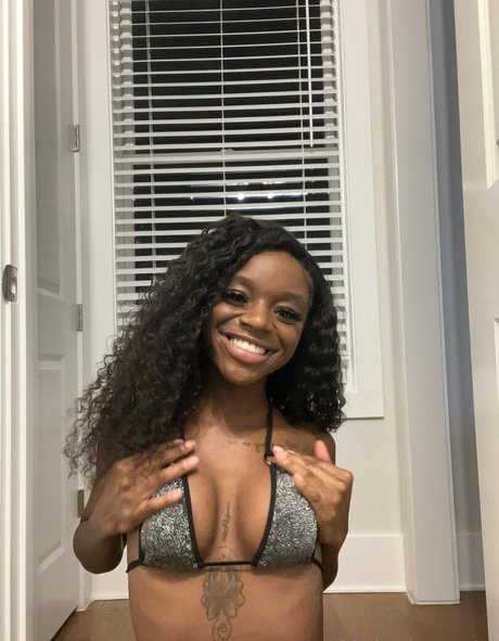 urmajesty1728 スター ヌード ギャラリー