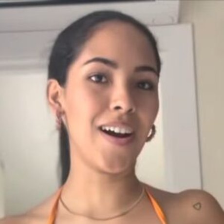 Adriana Verastegui 美しいモデル 写真