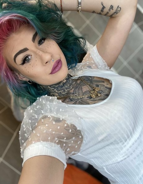 dee louisexx エロティックモデル 写真