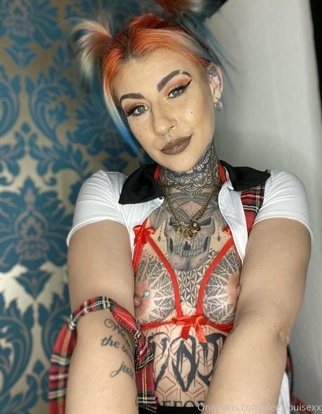 dee louisexx 裸のポルノスター 写真