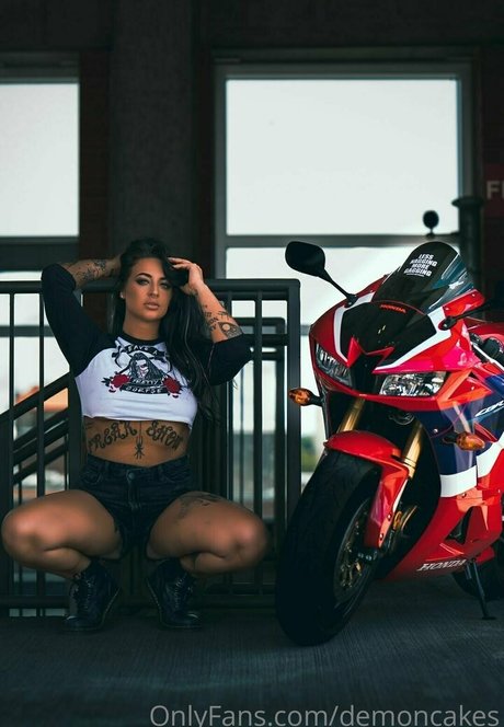 Demoncakes トップポルノスター 写真