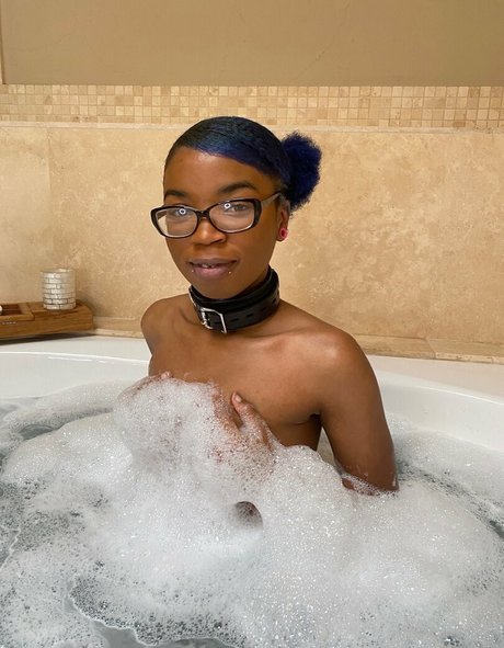 thenovapandafree エロティックモデル 写真