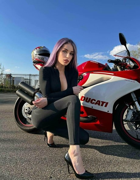 anna liana ヌードモデル ギャラリー