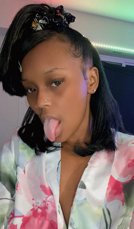 nsaneee 最高のモデル 写真