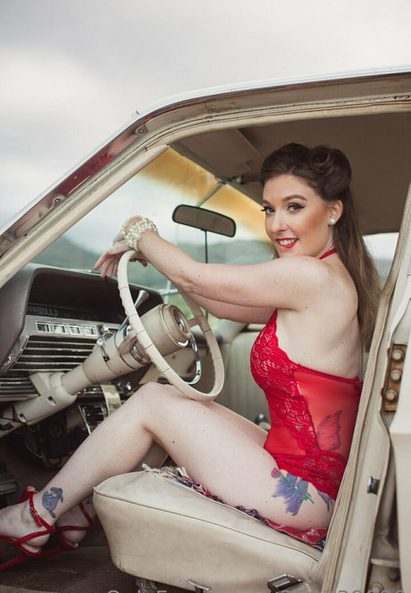 トップレスビーチOnlyFans 可愛い 写真