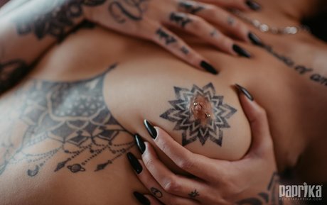 アジア人トゥインクOnlyFans アートポルノ 画像