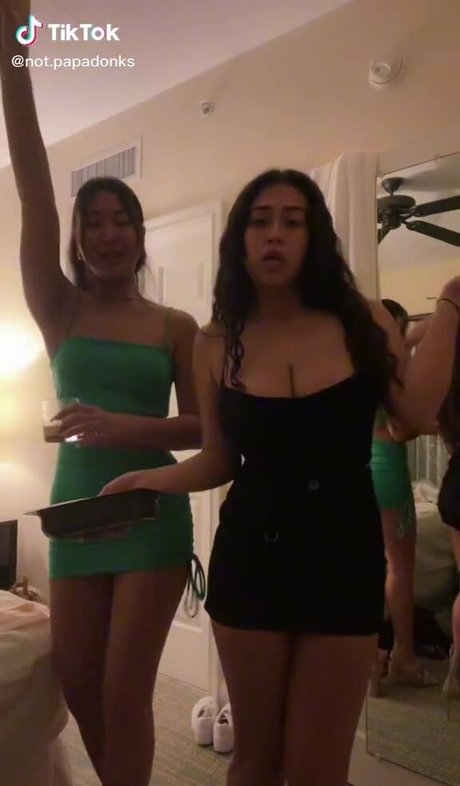 美しい足 OnlyFans 美しい裸 写真