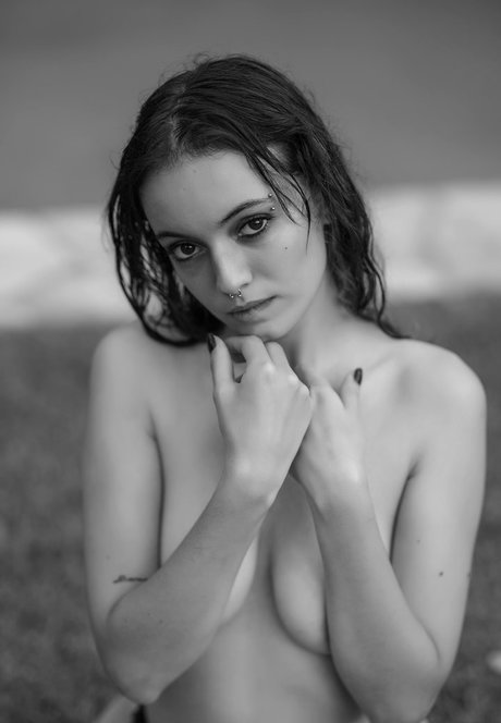 ThePeachApp ヌード女優 画像