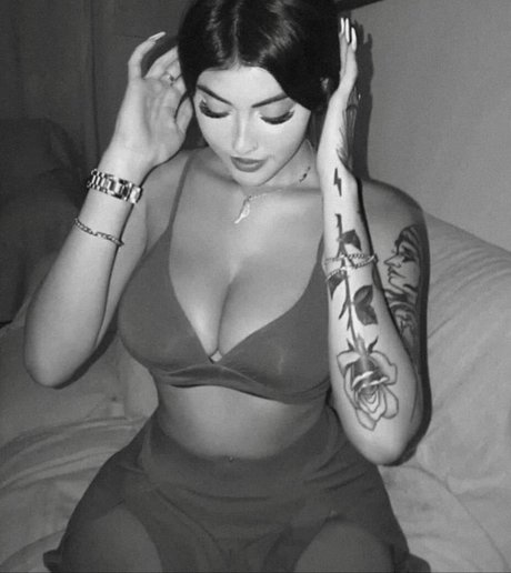 Paula Benitez ポルノモデル 画像