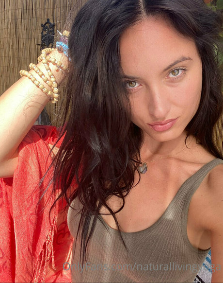 naturallivingyoga かわいいポルノスター 画像