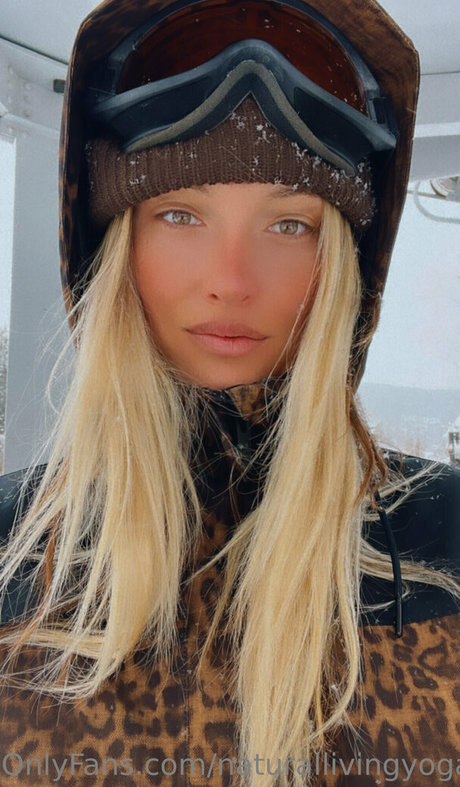 naturallivingyoga 裸のポルノスター 画像