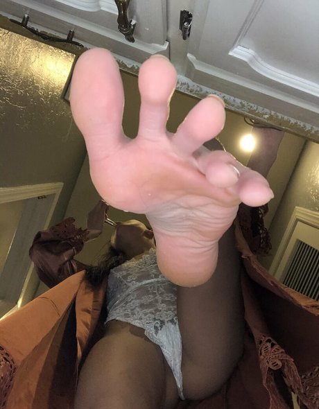 fabulous toe spread 可愛い女優 写真