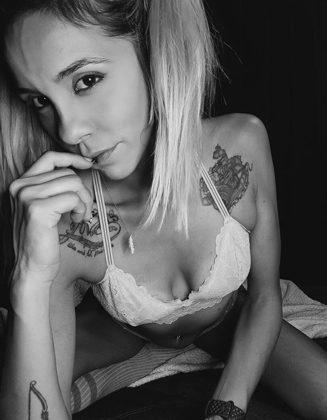 寝取られ異人種間OnlyFans HD 画像