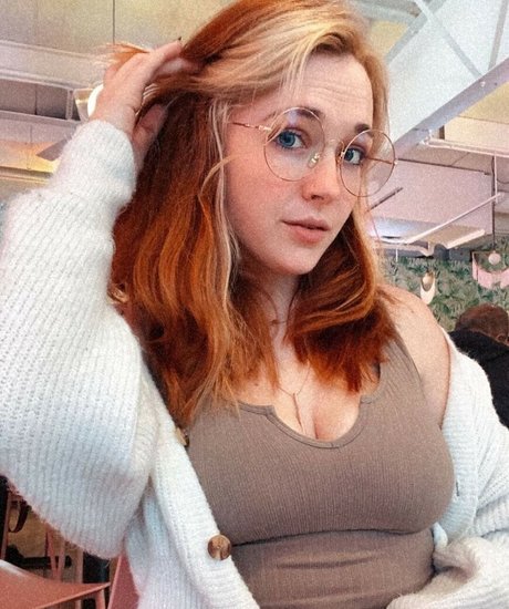 Emily Fox ポルノスター アート アーカイブ