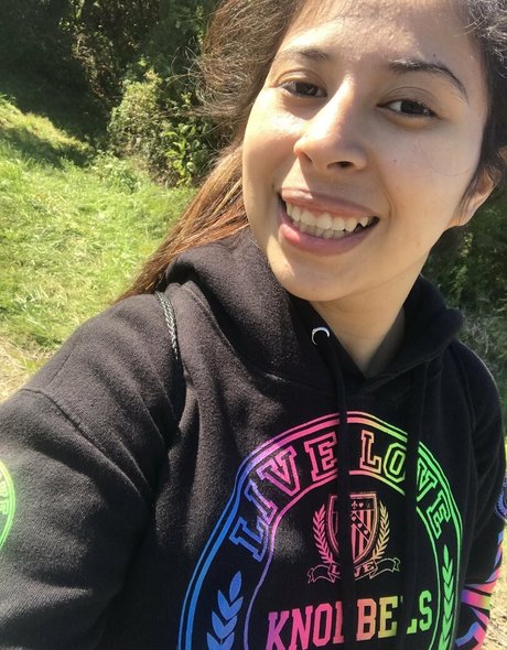 黒髪の熟女OnlyFans ポルノグラフィック 写真