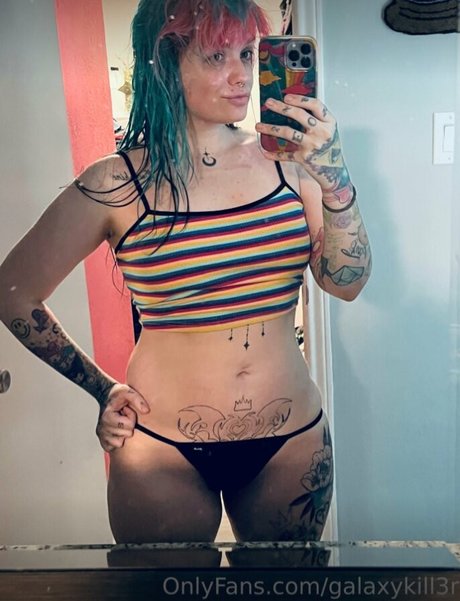 happilyeverawful ポルノ女優 写真